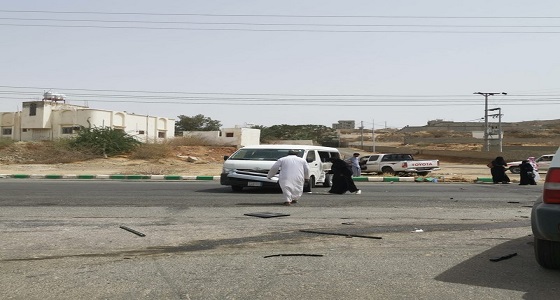 حادث مروري لحافلة طالبات بالتقاطع الملاصق لجامعة الملك خالد بالمجاردة