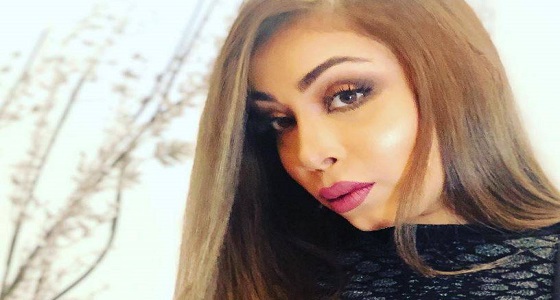 أبرار الكويتية تكبر المنطقة الواقعة بين خاصرتيها ووركيها