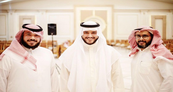 مواطن يبادر لإصلاح السيارات المتضررة من حبات البرد في البكيرية