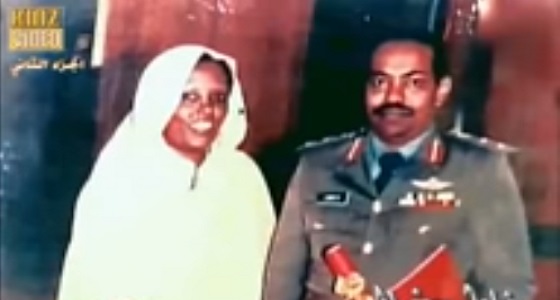 فيديو قديم لزوجة البشير الأولى تروي قصة زواجه عليها أيام وفاة والدتها