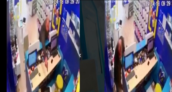 فاتورة المحمول تدفع رجل لإطلاق النار على موظفي الشركة