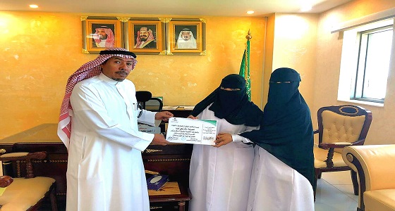 مدير مستشفى املج العام يكرم الممرضة ” رشاء خيايا “