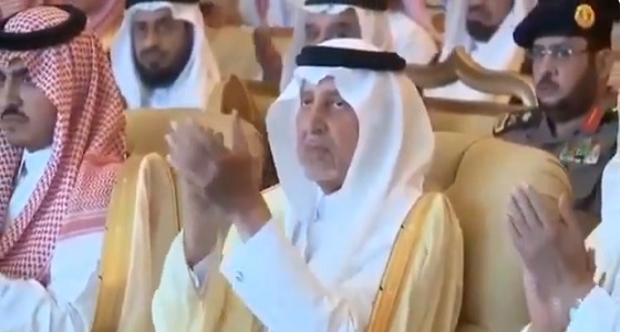 بالفيديو.. سبب تصفيق الأمير خالد الفيصل &#8221; الحار &#8221; بمؤتمر للحج والعمرة