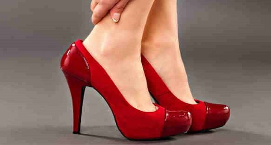 تخلصي من آلام الحذاء الجديد بمجفف الشعر