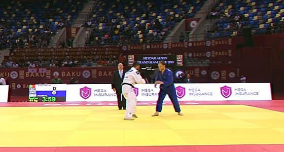 بالفيديو.. ” جوال ” يسقط من لاعب جودو في بطولة دولية