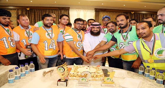 بالصور.. المعجل يكرم الفائزين في دوري الكريكيت 2019