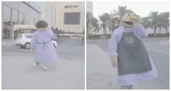 بالفيديو.. شاب يقود السيارة ويذهب لعمله بزي تنكري