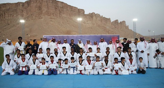 بالصور.. أهالي الحريق يحتفون بأبطال تايكوندو نادي الفرع