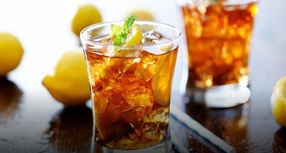 ” علاج آلام الركبة ” .. فوائد متعددة للشاي المثلج