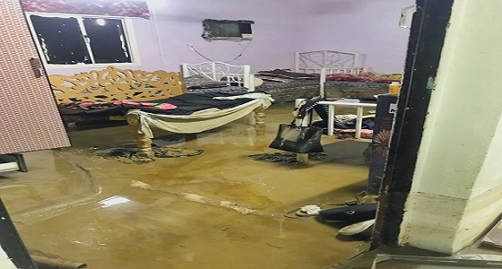 بالصور.. أضرار بليغة لمسكن عائلة بمحايل جراء السيول واقتراح ببناء منزل جديد لهم