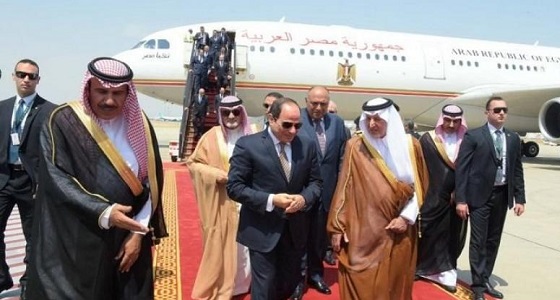 بالفيديو.. الرئيس السيسي يشاهد عرضا لبقايا الصواريخ الإيرانية الحوثية بجدة