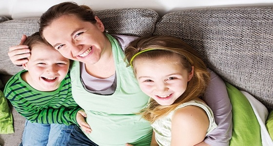 دراسة: الحمل بعد الثلاثين يطيل العمر ويؤخر شيخوخة المرأة