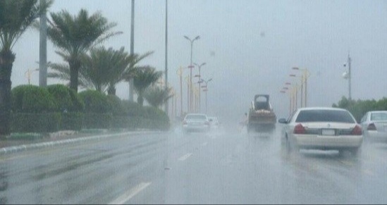 سقوط أمطار وأتربة مثارة على مكة