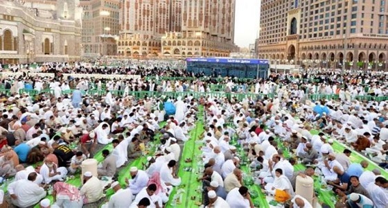 شؤون الحرمين تصدر قرابة 1500 تصريح لإفطار الصائمين داخل المسجد الحرام