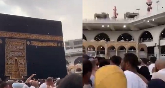 بالفيديو.. مشهد روحاني لسقوط الأمطار على المسجد الحرام