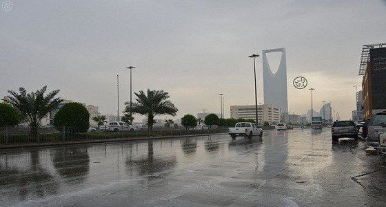 تنبيه.. أمطار وأتربة في الرياض