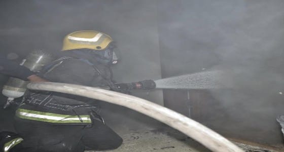 بالصور.. إصابة شخصين باختناق في حريق عمارة سكنية بحائل