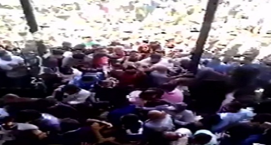 بالفيديو.. إصابة 12 شخصا إثر التزاحم حول محل تخفيضات