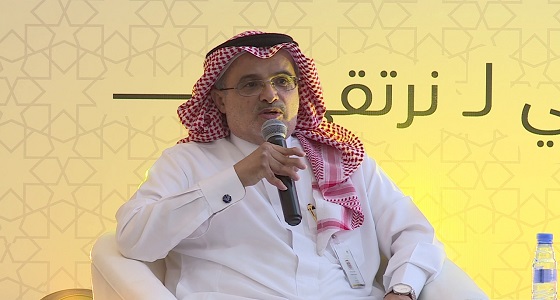 أمير عسير يرعى ملتقى ” وتعاونوا ” ويشاهد عرضاً لتجارب الجمعيات الخيرية