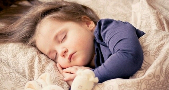 تطبيق يساعد الوالدين على مراقبة طفلهم أثناء نومه