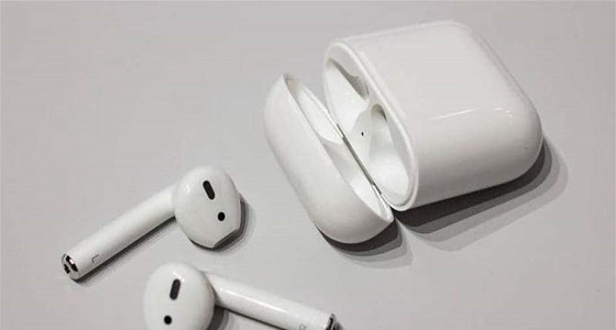 شاب يبتلع سماعة آبل ويكتشف مفاجأة بعد إخراجها من بطنه 