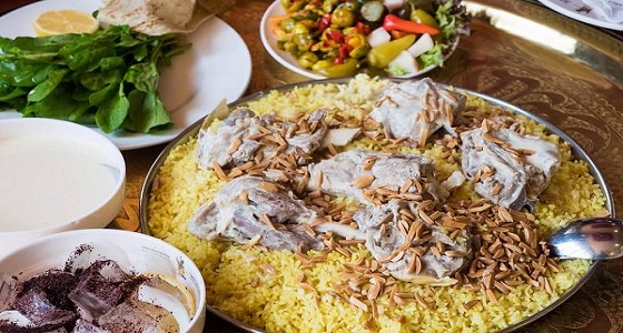 ” المنسف بالجميد وأهازيج المسحراتي ” .. طقوس رمضانية وعادات قديمة في الأردن