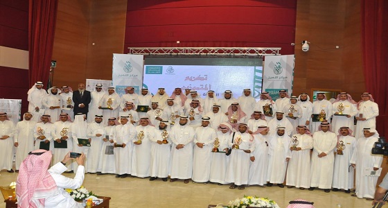 بالصور.. مدير تعليم الطائف يكرم منسوبي الشمال المشاركين في التميز