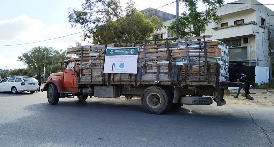 ” سلمان للإغاثة ” يدشن مشروع توزيع السلال الغذائية في الضفة الغربية وغزة