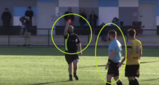 بالصور.. مشاهد طريفة لحكم يطرد آخر بإحدى المباريات