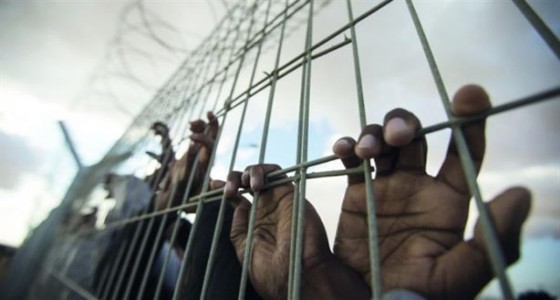 أسير فلسطيني يجري جراحة لابن شقيقه بأدوات بدائية