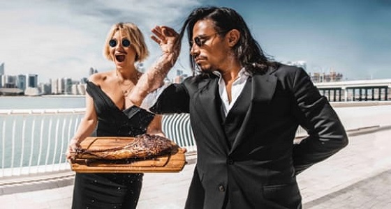 الشيف نصرت يهدد أحد موظفيه بالقتل بسبب 3 فتيات