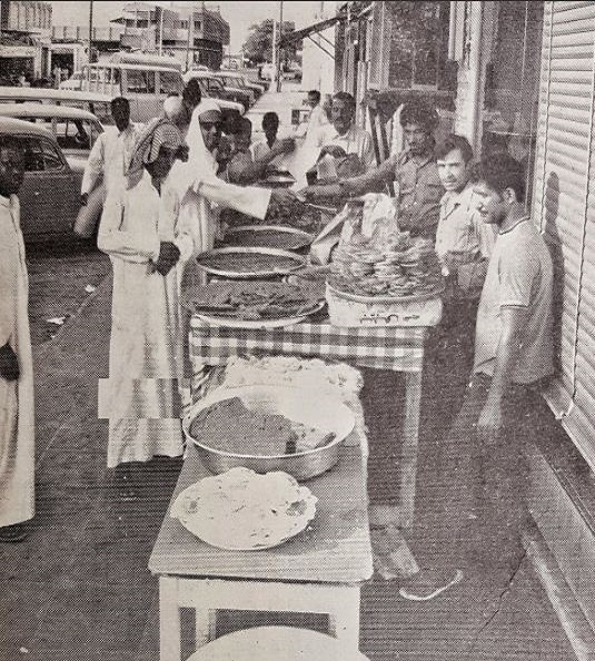 صورة نادرة لحلويات رمضان بسوق الخبر قبل 45 عاما