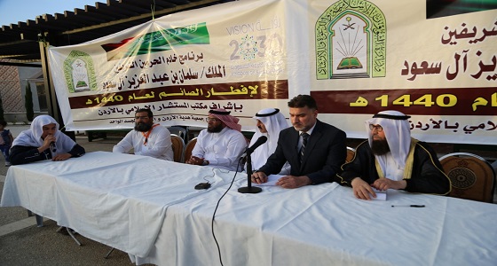 بالصور.. سفارة المملكة لدى الأردن تسلم هدية خادم الحرمين من التمور للاجئين السوريين