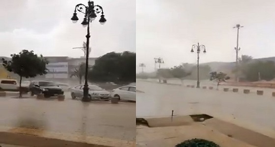 بالفيديو.. لحظة هطول أمطار غزيرة على الرياض