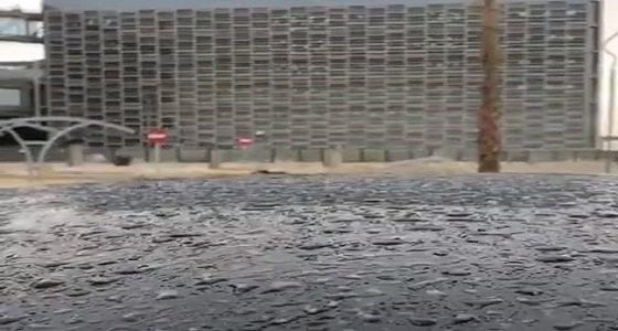 بالفيديو.. أمطار الخير شمال العاصمة الرياض