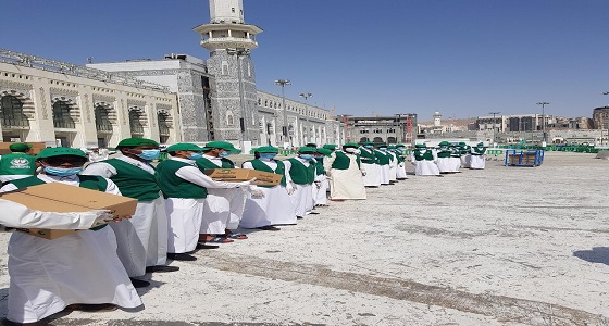 بالصور.. 31 ألف وجبة إفطار صائم تقدمها تراحم مكة يوميا بالحرم