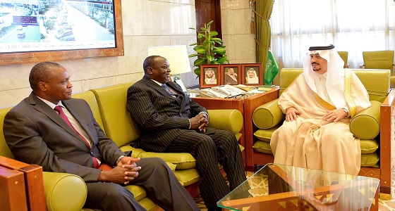 أمير الرياض يستقبل سفير جمهورية كينيا