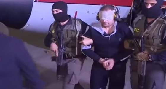 بالفيديو.. مصر تتسلم إرهابي خطير من ليبيا