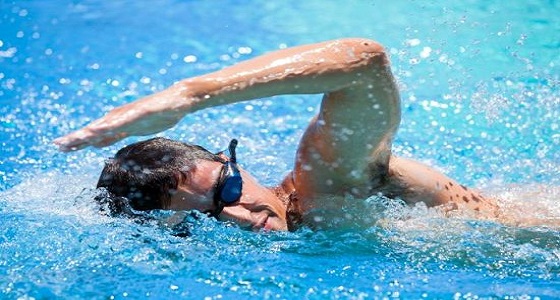 لـ ” متدرب السباحة ” .. نصائح تساعدك على التمرين خلال الصيام