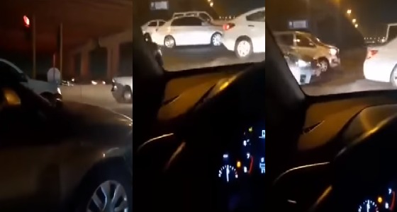 بالفيديو.. فوضى مرورية بعد تجاوز مركبات الإشارة بسنابل جدة