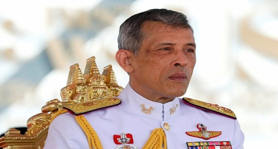 ملك تايلاند يتزوج مضيفة طيران