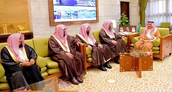 أمير الرياض يستقبل منسوبي فرع هيئة الأمر بالمعروف بالمنطقة