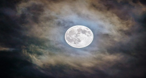 الجمعية الفلكية بجدة: هلال رمضان يكتمل بدرا السبت المقبل ويطلق عليه القمر الأزرق