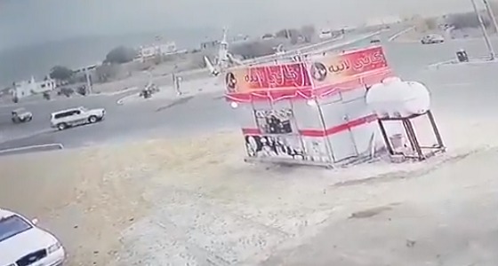 حادث تصادم مروع بين سياراتين بدوار الخنجر في محافظة هروب (فيديو)