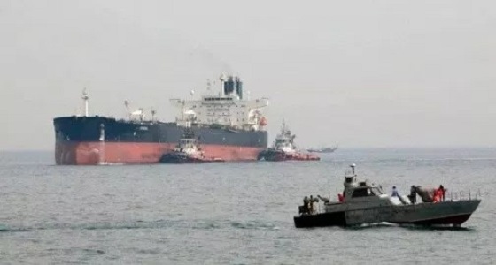 إنسانية لا تُباع وقيادة لا تُشترى.. المملكة تنقذ سفينة إيرانية رغم دعمهم الحوثيين