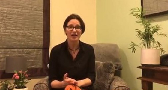 بالفيديو.. الناطقة بإسم الحكومة البريطانية بالشرق الأوسط تخوض تجربة الصيام