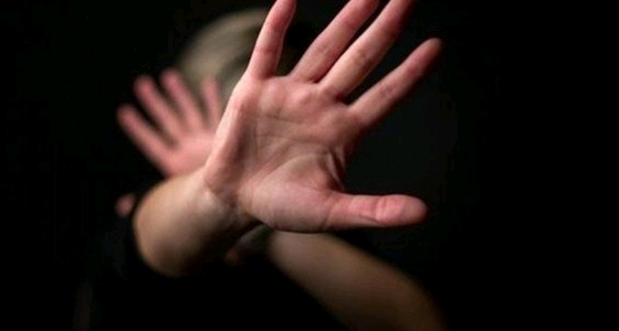 فتاة تتهم شاب بملاحقتها بسيارته للاعتداء عليها