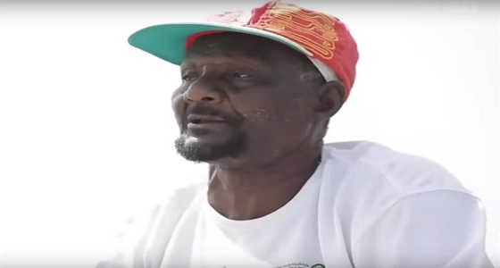بالفيديو.. صياد سعودي يروي قصة عمله بين الأمواج 70 عاما