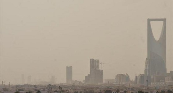 استمرار الرياح النشطة والسحب الرعدية على الرياض