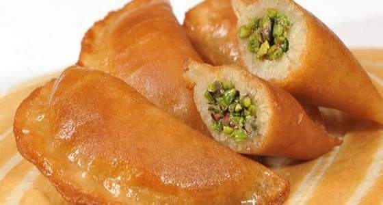 ” القطايف “.. اختلف البعض على أصلها واتفقوا على الطعم المميز